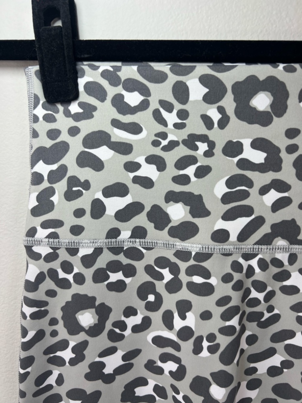 Offline by Aerie Goals 7/8 High Rise Leggings Gray Cheetah Yoga Pilates FLAW Sm - Picture 3 of 9